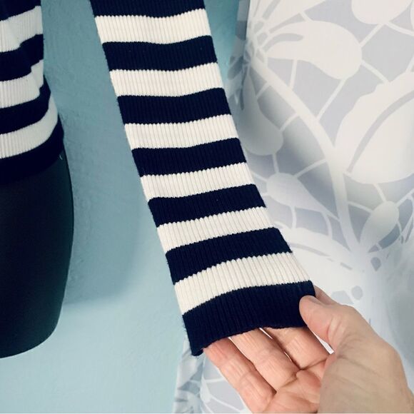 Forever 21 Navy Blue & White Striped Knit Varsity Sweater Size Large - Picture 4 of 7
